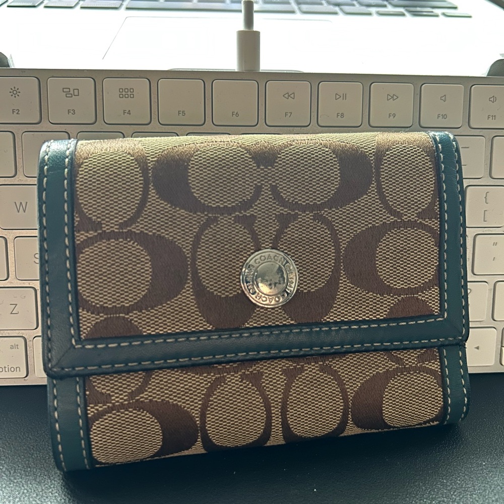Medium trifold coach wallet